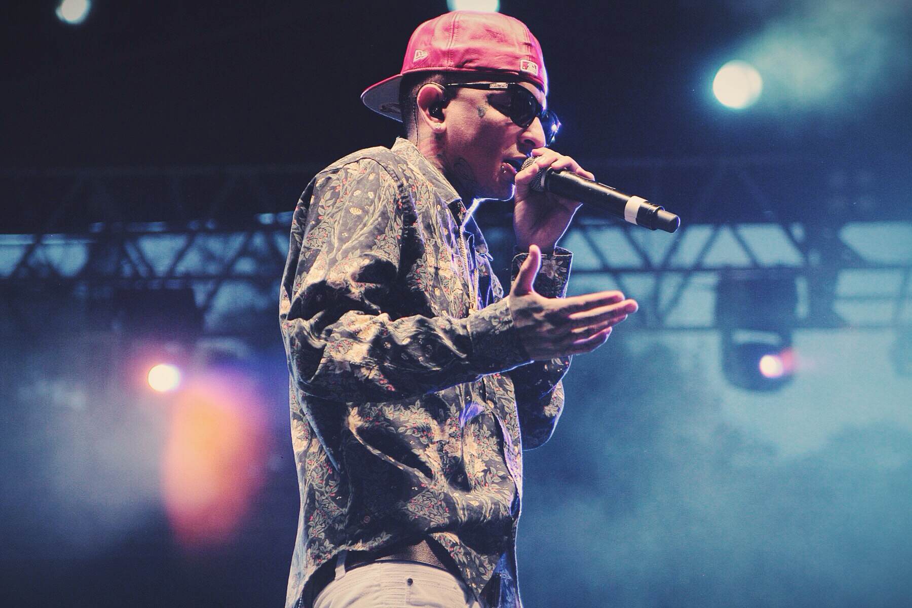 Foto de arquivo (2014): MC Guimê em show em São Paulo; a imagem não é do batismo