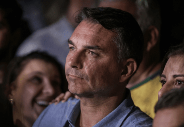 Itamaraty convoca diplomata da Argentina para pedir esclarecimentos sobre saída de Flávio Bolsonaro