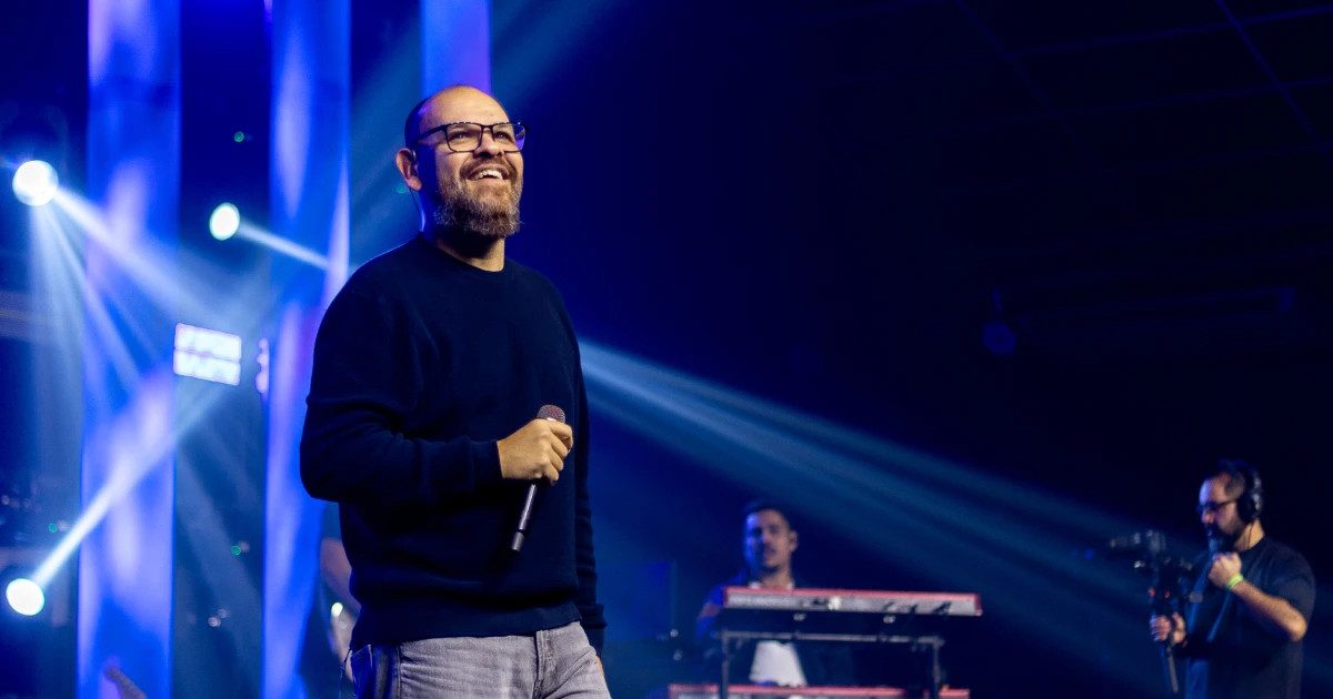 O cantor e pastor Marcus Salles