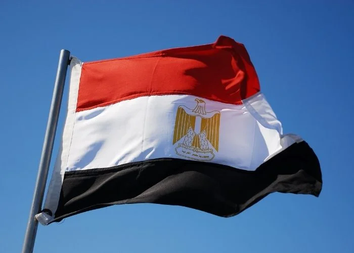 Bandeira do Egito. (Foto: Canva Pro)
