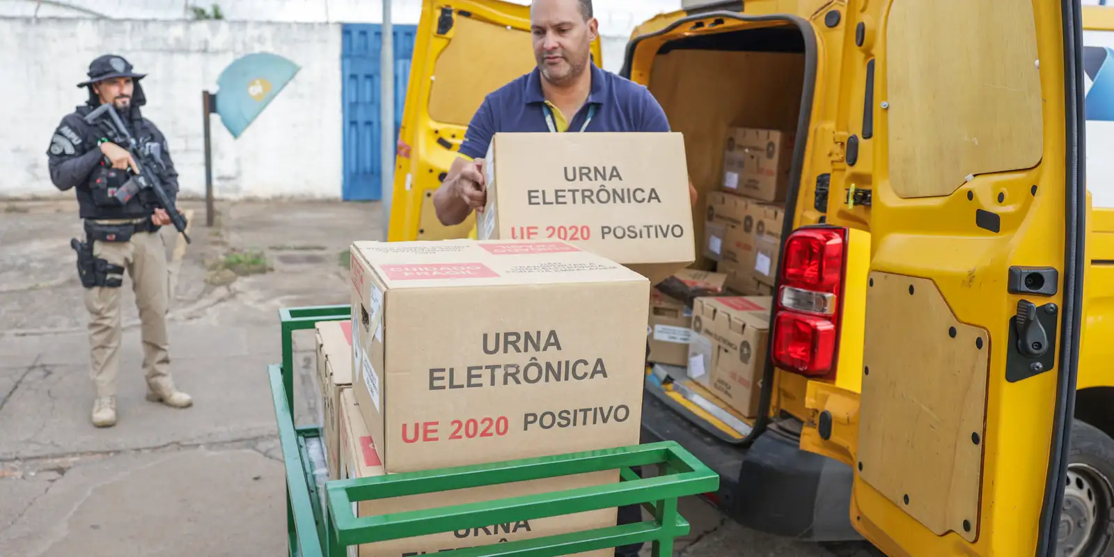 Transporte de urnas eletrônicas, em foto de arquivo da Agência Brasil