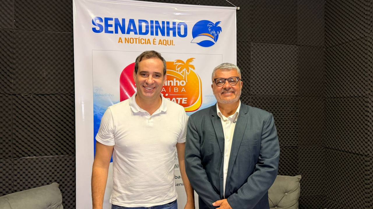 Governador eleito Cadu Xavier ao lado de Renan, no estúdio do Senadinho Macaíba